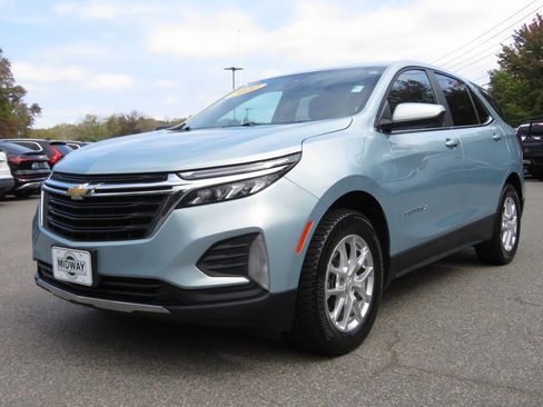 Used 2022 Chevrolet Equinox LT image 2