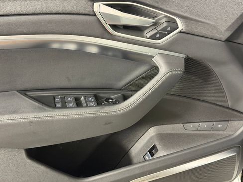 Used 2022 Audi e-tron Premium Plus w/ Premium Plus Package image 12