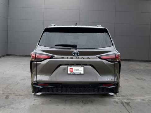 Certified 2022 Toyota Sienna XSE w/ XSE Plus Package AWD/4WD image 4