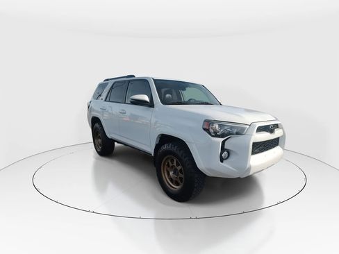 Used 2015 Toyota 4Runner SR5 Premium image 2