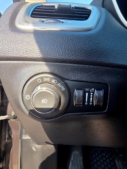 Used 2019 Jeep Compass Latitude w/ Popular Equipment Group AWD/4WD image 16