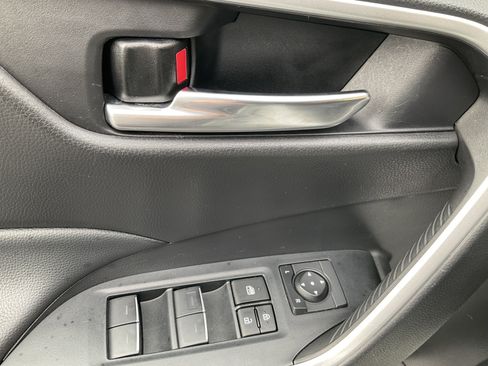 Used 2021 Toyota RAV4 XLE w/ XLE Grade Weather Package AWD/4WD image 27