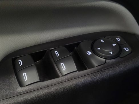 Used 2020 Chevrolet Equinox LT FWD image 27