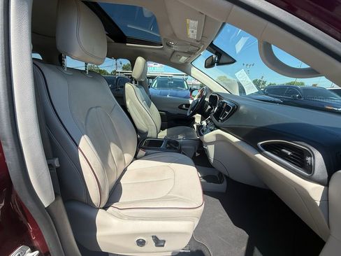 Used 2019 Chrysler Pacifica Limited FWD image 22