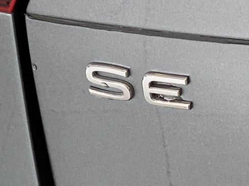 Used 2022 Volkswagen Tiguan SE R-Line AWD/4WD image 11