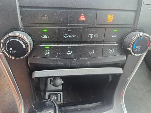 Used 2015 Toyota Camry LE FWD image 16