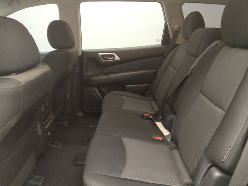 Used 2020 Nissan Pathfinder SV image 18