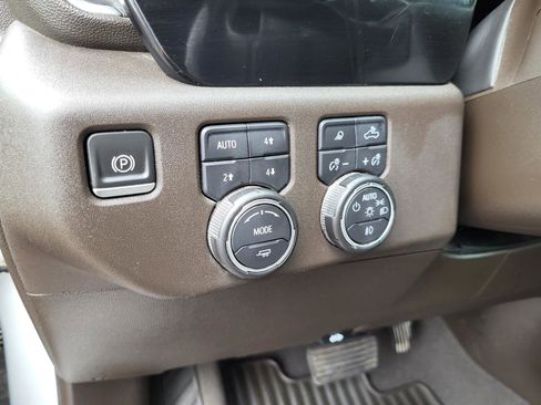 Used 2022 Chevrolet Silverado 1500 LTZ w/ Z71 Off-Road Package AWD/4WD image 17