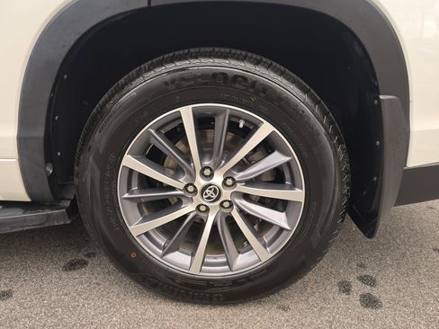 Used 2018 Toyota Highlander XLE image 33