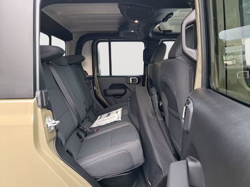 New 2025 Jeep Gladiator Sport image 16