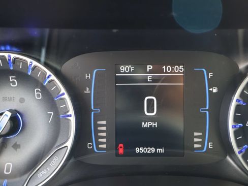 Used 2017 Chrysler Pacifica Touring w/ Tire & Wheel Group FWD image 29
