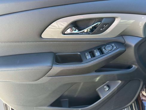 Used 2023 Chevrolet Traverse LT image 15