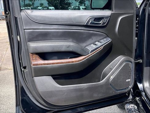 Used 2019 Chevrolet Tahoe LT w/ Luxury Package AWD/4WD image 17