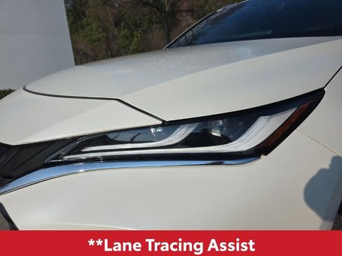 Used 2021 Toyota Venza XLE w/ Softex Package image 12