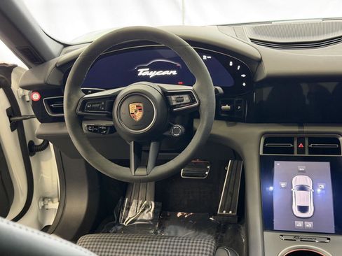 Used 2025 Porsche Taycan image 20