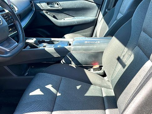 Used 2025 Nissan Rogue SV FWD image 6