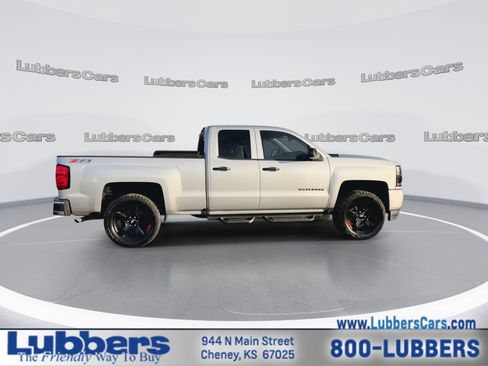 Used 2017 Chevrolet Silverado 1500 LT w/ Redline Edition image 9