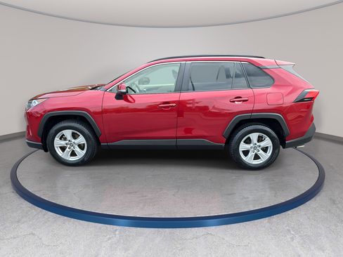 Used 2020 Toyota RAV4 XLE w/ Convenience Package FWD image 8