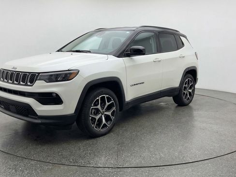 Used 2025 Jeep Compass Limited image 3