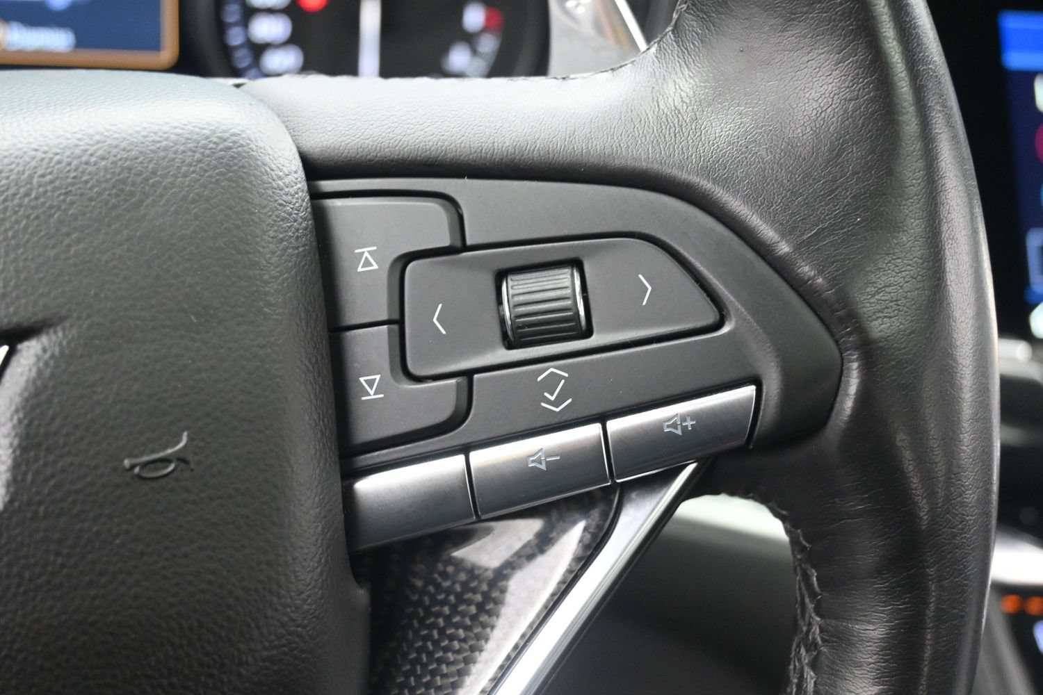 Used 2024 Cadillac XT6 Sport w/ Technology Package AWD/4WD image 21