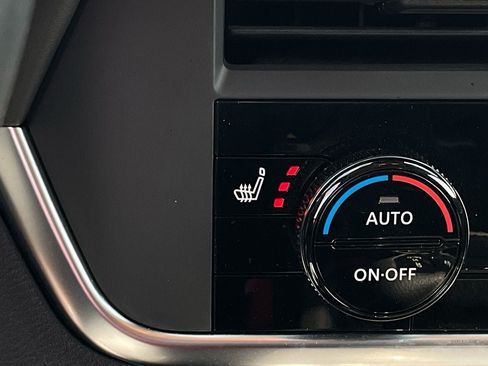 Used 2025 Nissan Rogue SV w/ SV Premium Package FWD image 15