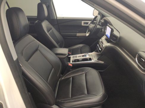Used 2022 Ford Explorer XLT w/ Equipment Group 202A RWD image 21