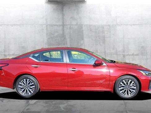 Certified 2025 Nissan Altima 2.5 SV w/ SV Premium Package FWD image 5