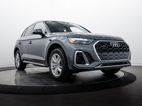 Certified 2023 Audi Q5 2.0T Premium w/ Convenience Package AWD/4WD image 1