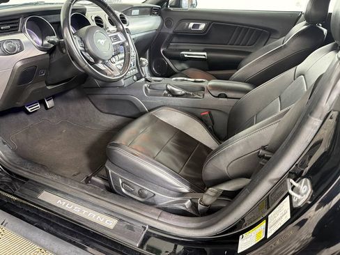 Used 2022 Ford Mustang Premium image 9