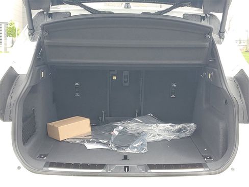 New 2026 Jaguar F-PACE R-Dynamic S image 7