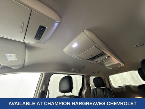 Used 2014 Chrysler Town & Country Touring-L w/ Driver Convenience Group image 26