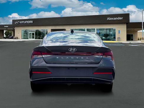 New 2026 Hyundai Elantra SE image 5