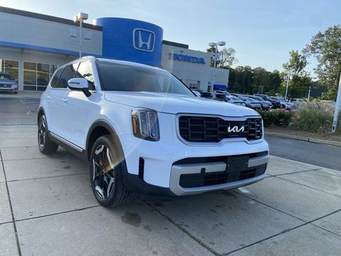 Used 2025 Kia Telluride S AWD/4WD image 2