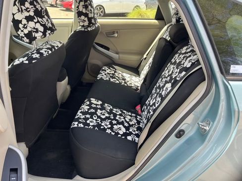 Used 2013 Toyota Prius Five FWD image 3