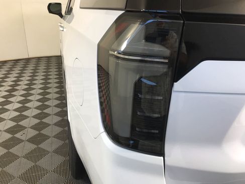 New 2026 Chevrolet Suburban High Country w/ Sun And Tow Package image 22