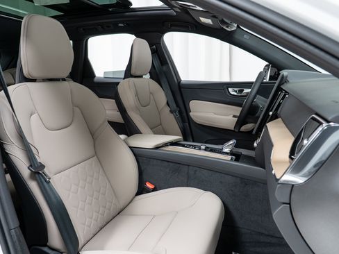 New 2026 Volvo XC60 B5 Plus w/ Climate Package image 22