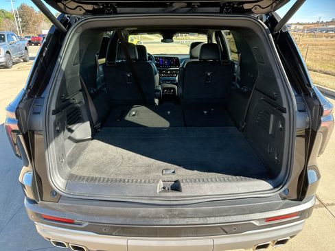 Used 2024 Chevrolet Traverse LT image 24