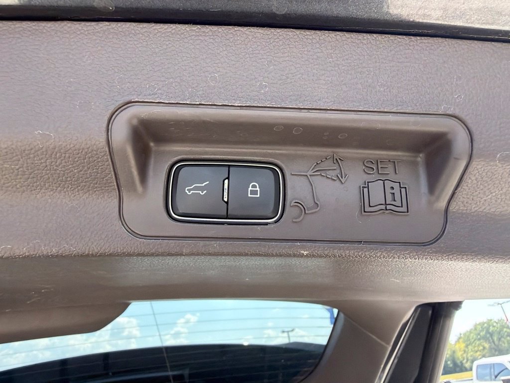 Used 2020 Ford Explorer Platinum w/ Premium Technology Package AWD/4WD image 42