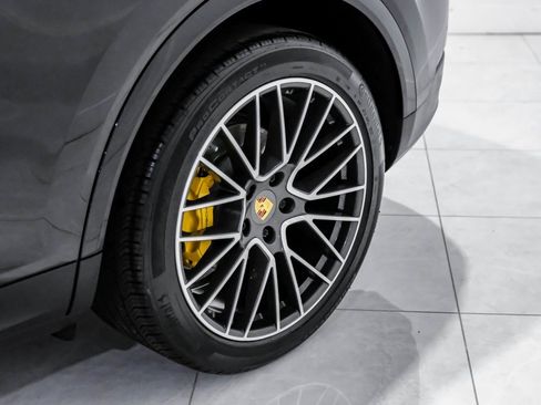 Used 2023 Porsche Cayenne image 67