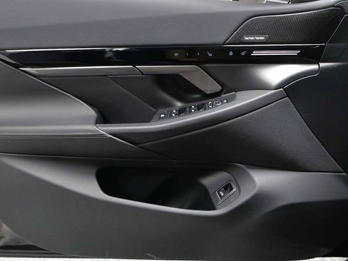 Certified 2025 BMW 530i w/ Premium Package image 6