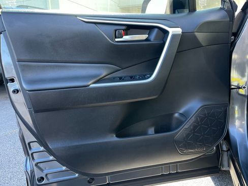 Used 2023 Toyota RAV4 XLE Premium image 23