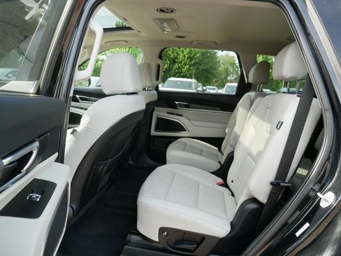 Certified 2024 Kia Telluride EX w/ EX Captain's Chair Package AWD/4WD image 36