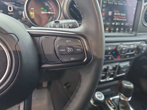 Used 2023 Jeep Wrangler Unlimited w/ Sun & Screen Package image 19