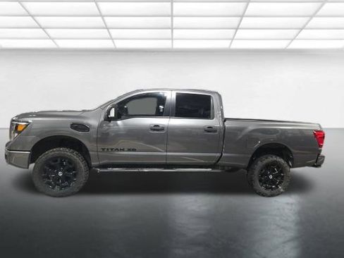 Used 2019 Nissan Titan SV w/ SV Convenience Package image 8