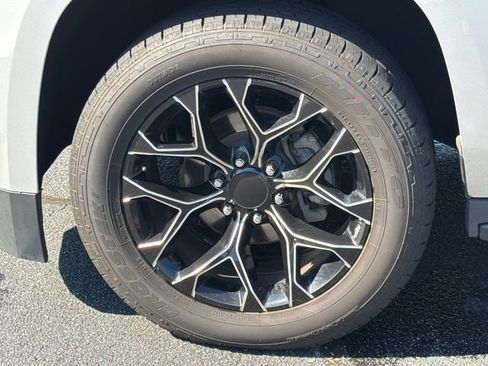 Used 2018 Chevrolet Tahoe LT AWD/4WD image 13