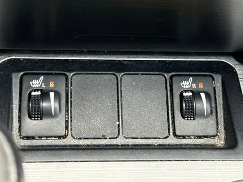 Used 2012 Toyota Camry SE w/ Leather Pkg image 30