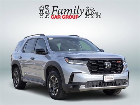 Used 2024 Honda Pilot TrailSport image 2
