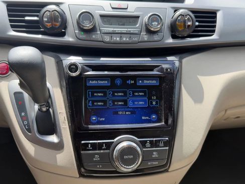 Used 2017 Honda Odyssey SE image 18