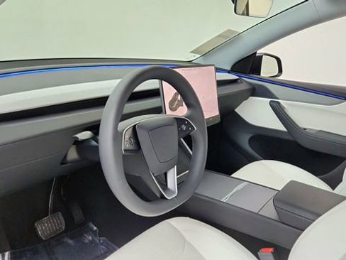 Used 2026 Tesla Model Y Long Range image 18