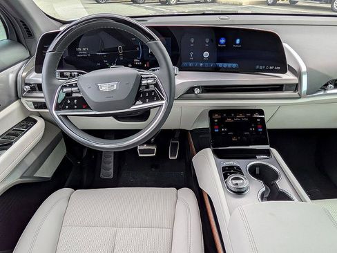 New 2026 Cadillac Vistiq Luxury image 32